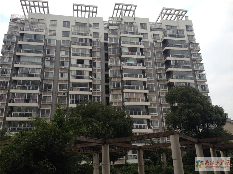 WQ吴江公园旁边 3房 双实验学区 自住精装修 采光很好 户型正 看房随时 拎包入住